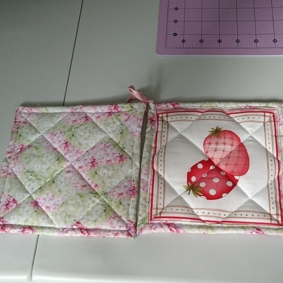 Homemade New potholders strawberry pears floral back 7X7 - Picture 2 of 7